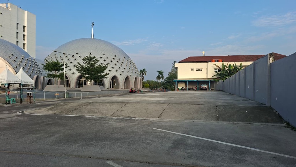 Lapangan Parkir Luas
